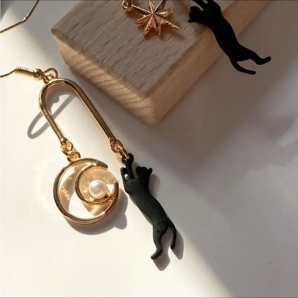 Jewelry - Elegant Gold Cat Dangle Crescent Moon Earrings